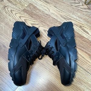 Nike Huarache Run Triple Black Sneakers Boys Size 5.5 Free Shipping Worn Once